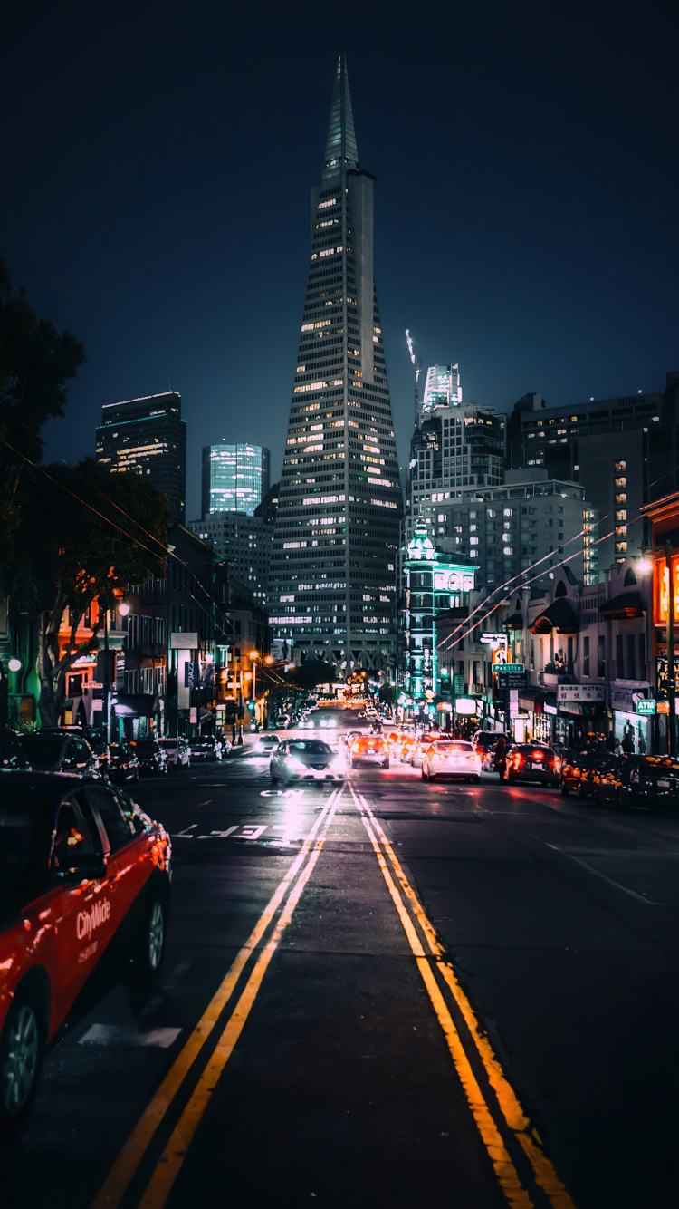 Обои город с низким углом, здание, легковые автомобили, небоскреб, колесо в разрешении 750x1334