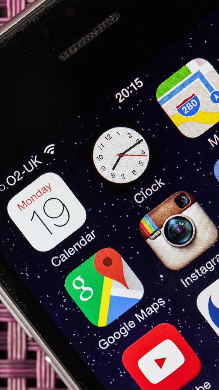 Обои смартфон, apple, гаджет, коммуникационное устройство, портативное устройство коммуникации в разрешении 750x1334