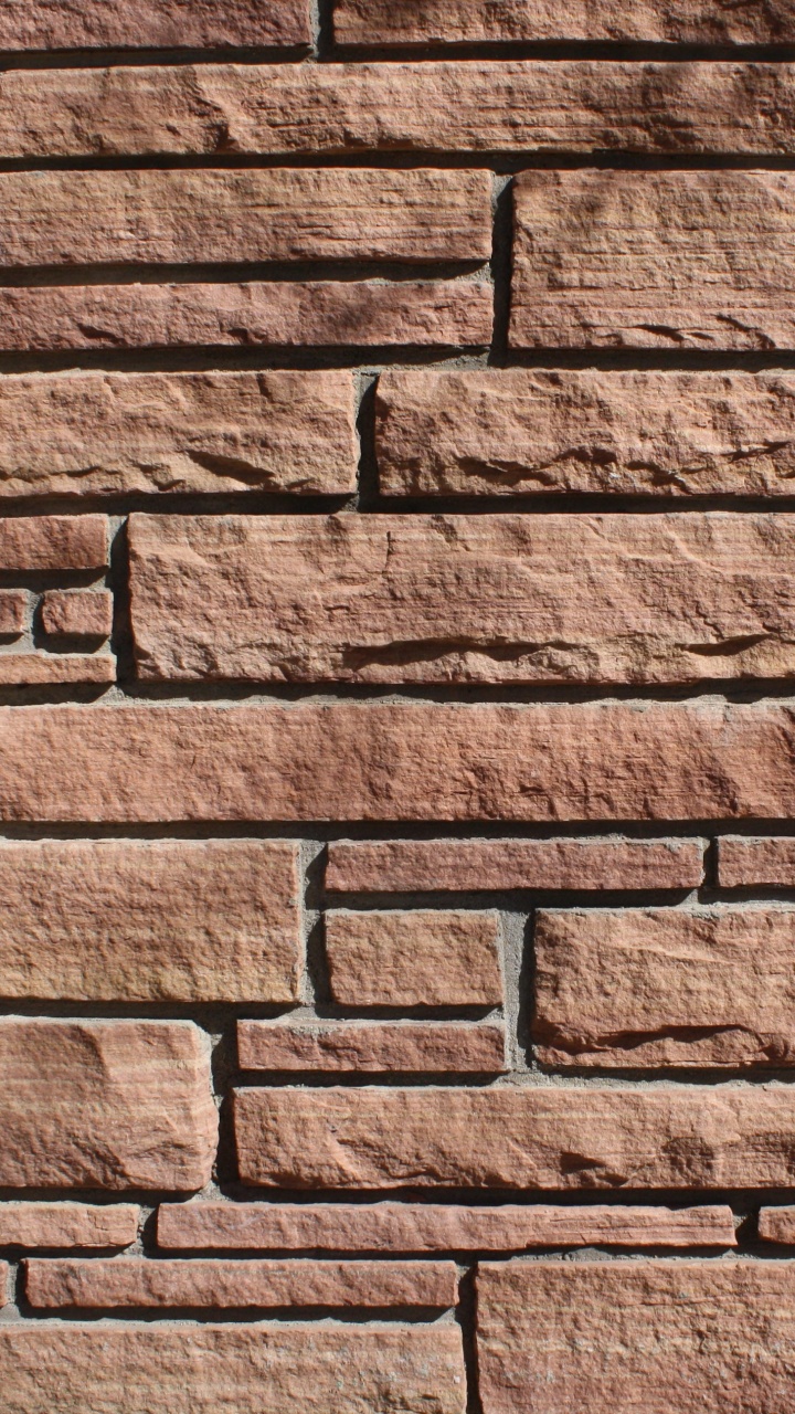 Обои кирпич, стена, кирпичная кладка, каменная стена, каменщик в разрешении 720x1280