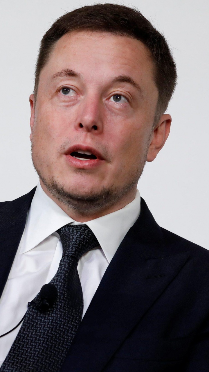 Обои Илон Маск, Tesla Model 3, бизнес, Элон Маск в костюме, оратор в разрешении 720x1280