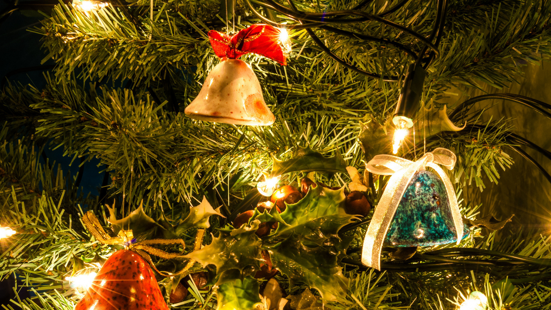 Обои рождественский орнамент, елка, Рождественские огни, Рождественский день, праздник в разрешении 1920x1080