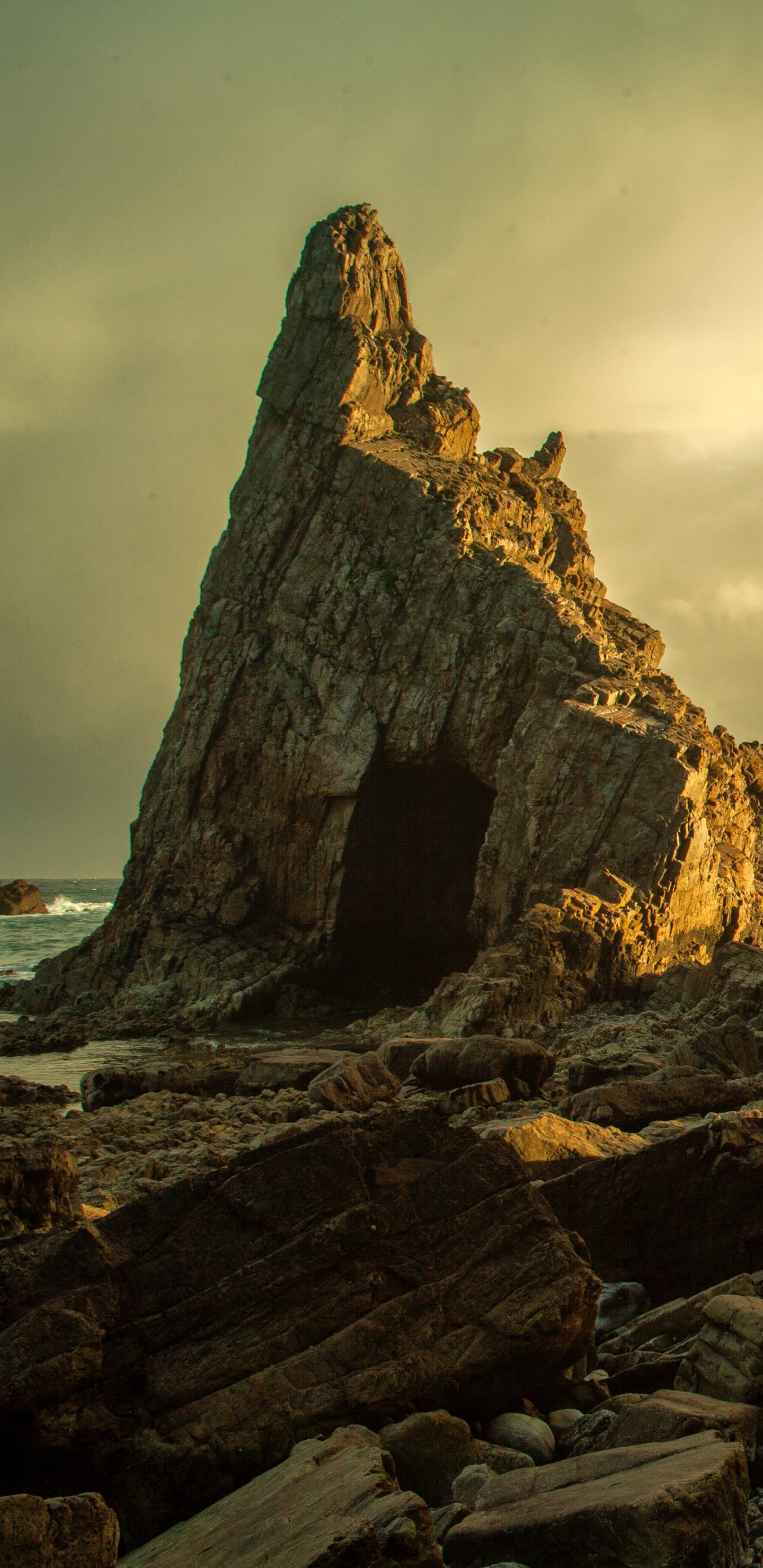 Обои природа, рок, природный ландшафт, бесплодные земли, облако в разрешении 1440x2960