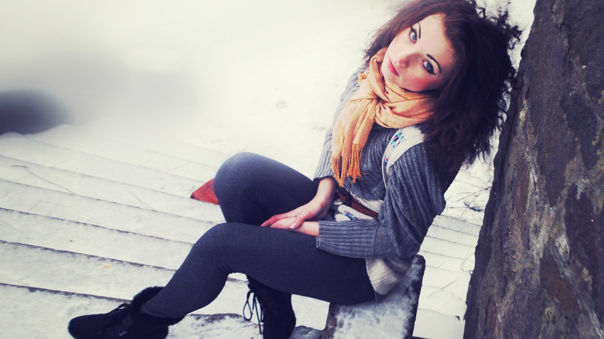 Обои красота, сидящий, женщина, девушка, черные волосы в разрешении 1920x1080