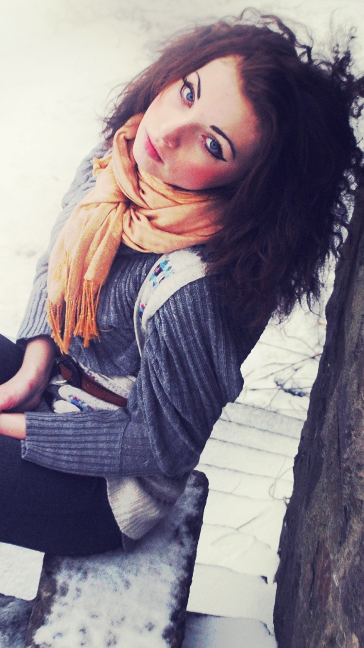 Обои красота, сидящий, женщина, девушка, черные волосы в разрешении 750x1334