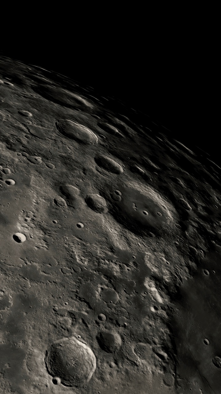 Обои яблоко, атмосфера, луна, серый цвет, астрономический объект в разрешении 720x1280