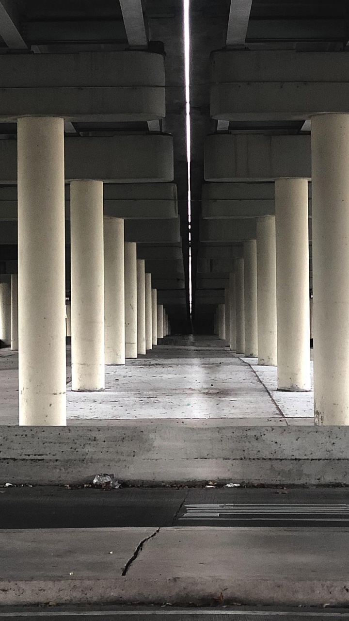 Обои столбец, тень, серый цвет, стиль, черный и белый в разрешении 720x1280