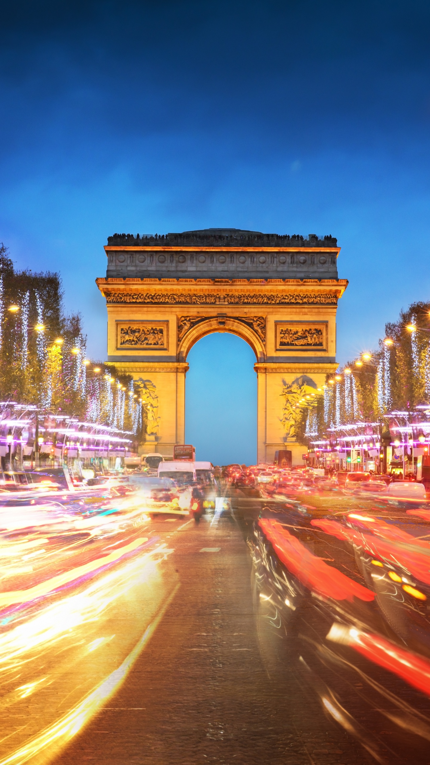 Обои Триумфальная арка, ориентир, ночь, городской район, город в разрешении 1440x2560