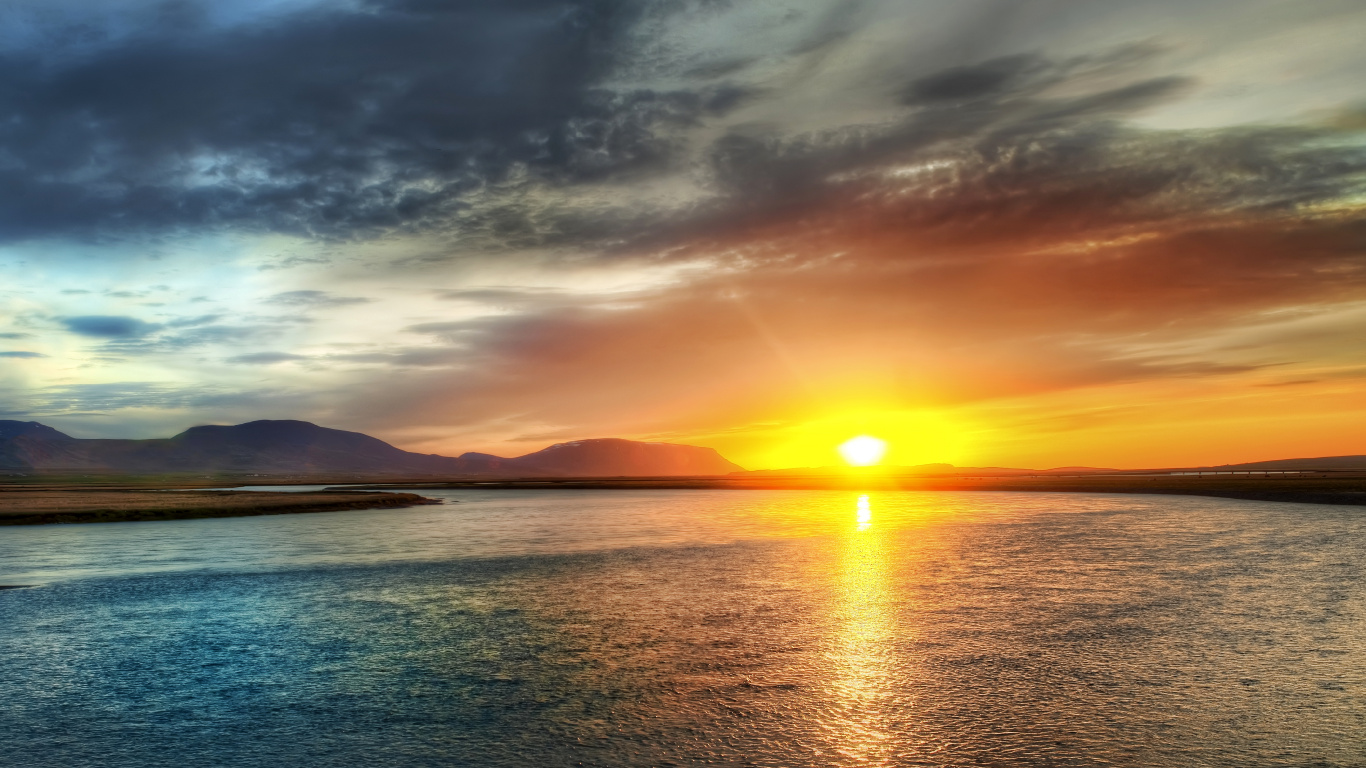 Обои закат, восход солнца, горизонт, послесвечение, облако в разрешении 1366x768