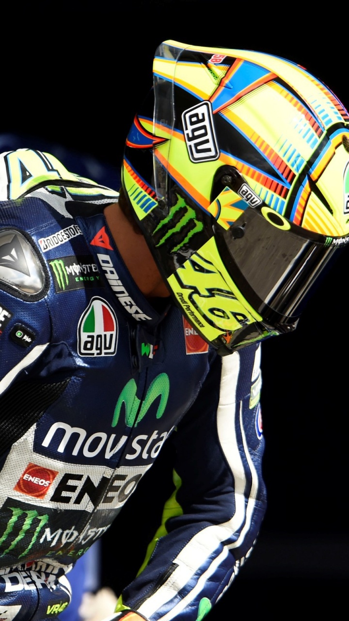 Обои мотогонщик, шоссейные, гоночный, ипподром, головной убор в разрешении 720x1280