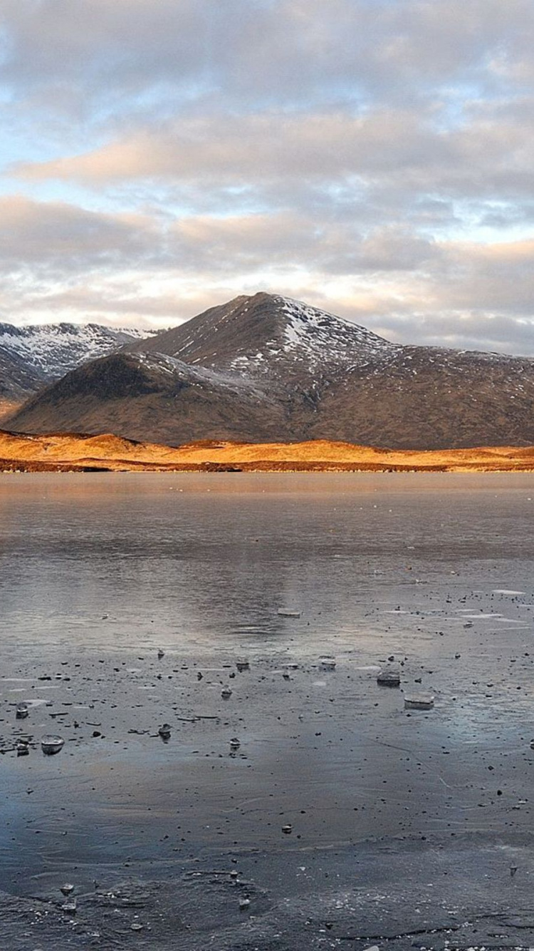 Обои нагорье, гора, отражение, озеро, небо в разрешении 750x1334