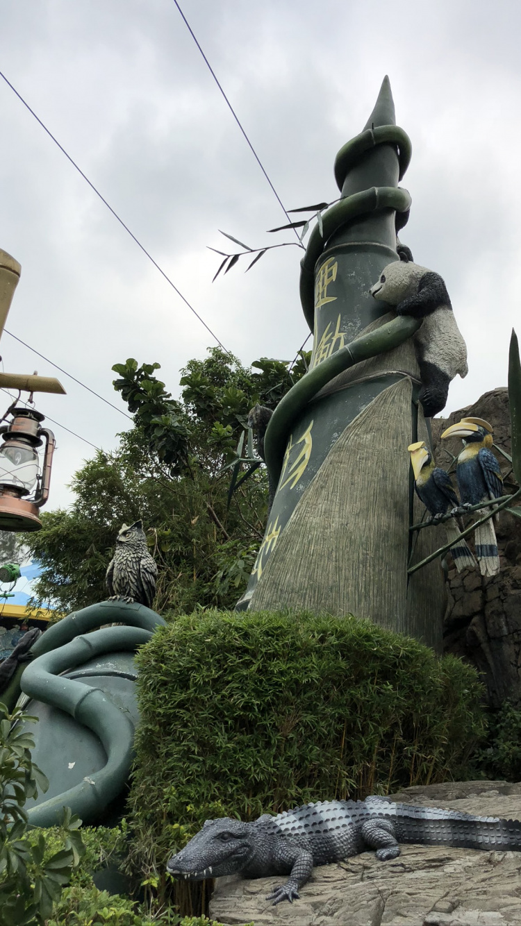 Обои статуя, Аллигатор, крокодилино, крокодил, пресмыкающееся в разрешении 750x1334