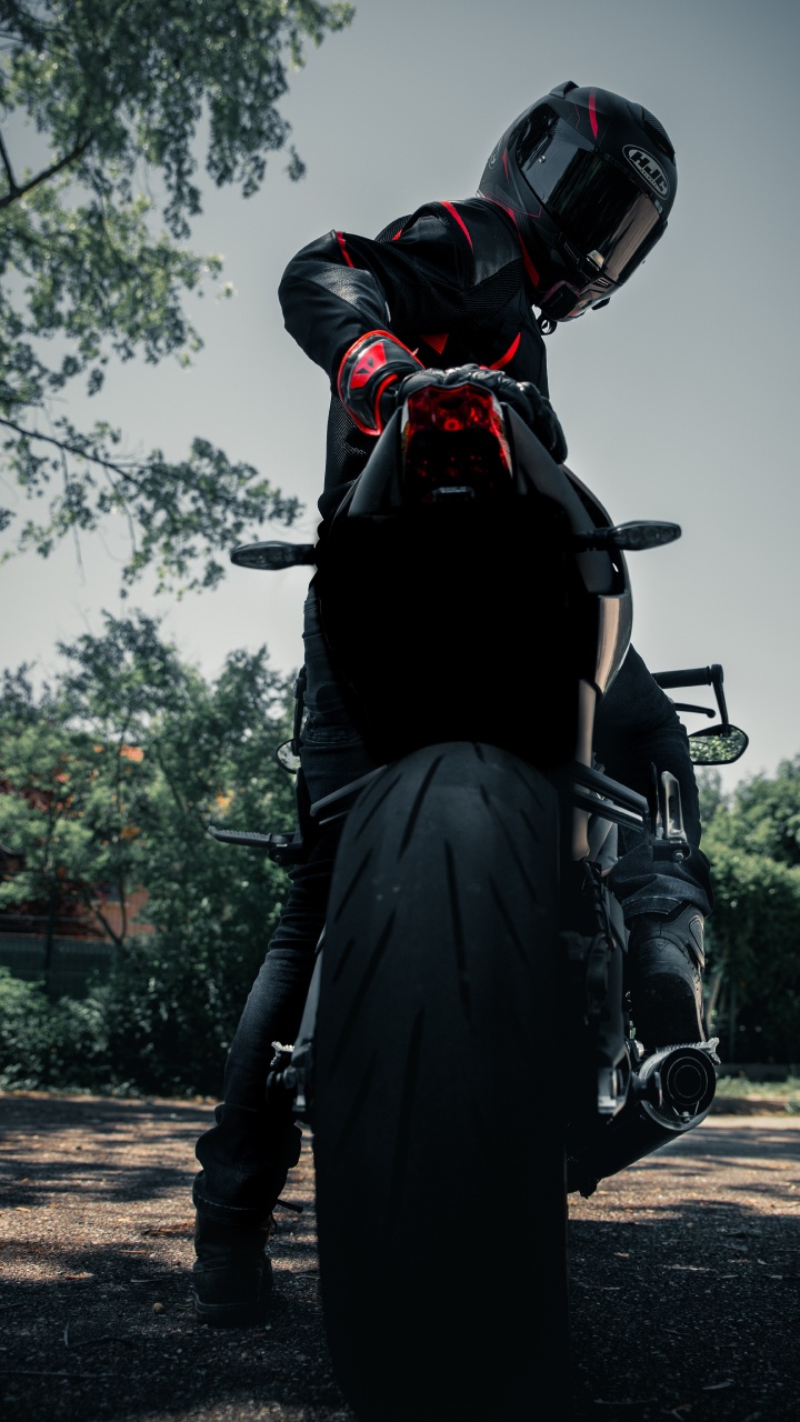 Обои мотоциклетный шлем, мотоцикл, Ямаха мотор Компани, шлем, мотоспорт в разрешении 720x1280