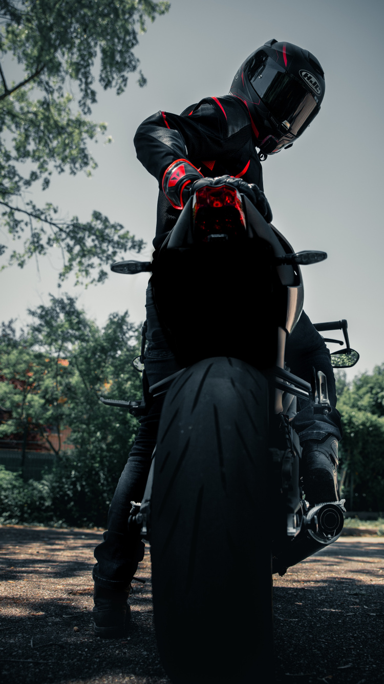 Обои мотоциклетный шлем, мотоцикл, Ямаха мотор Компани, шлем, мотоспорт в разрешении 750x1334