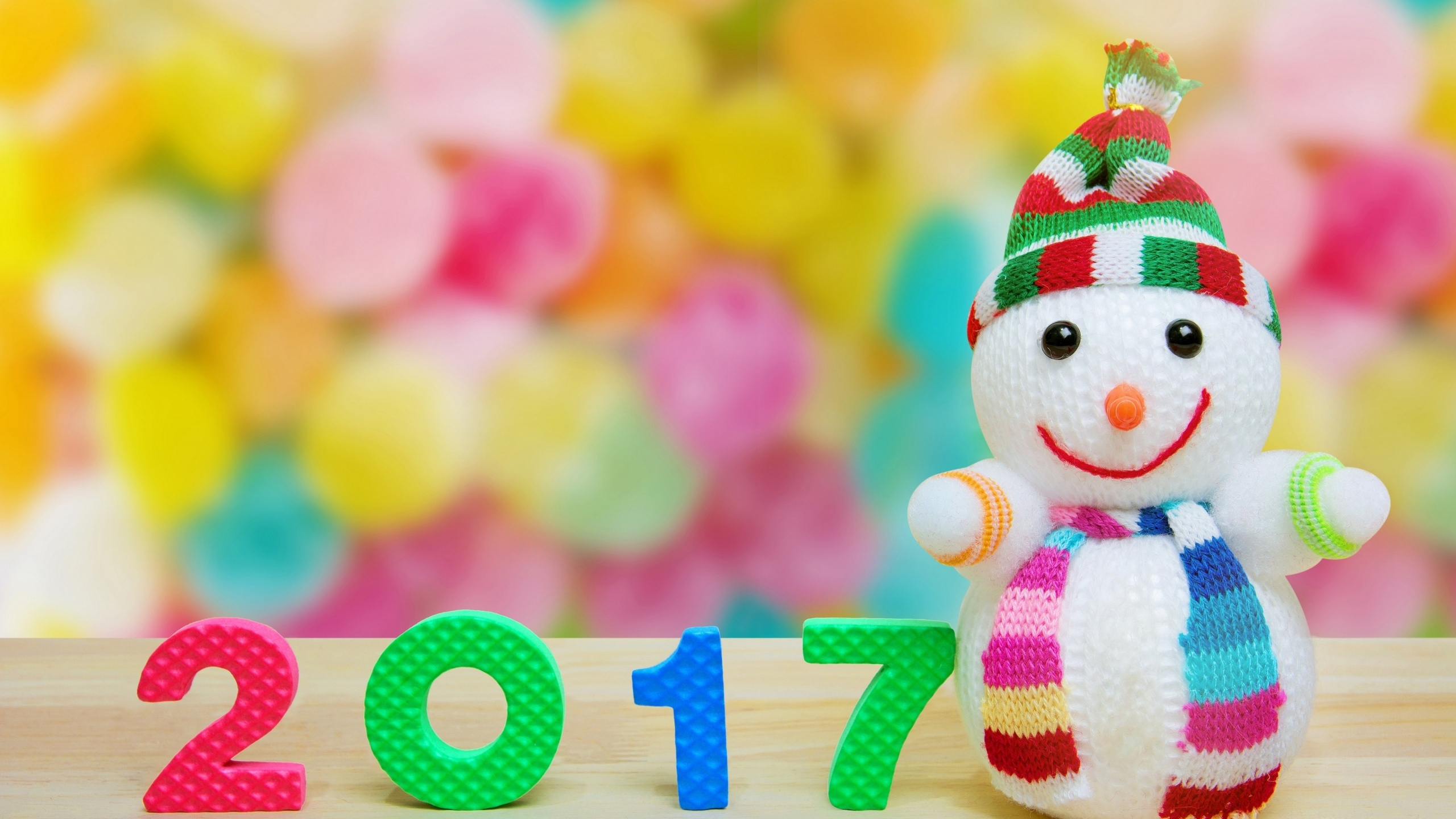 Обои Снеговик, Рождественский день, игрушка, счастье, Рождество в разрешении 2560x1440