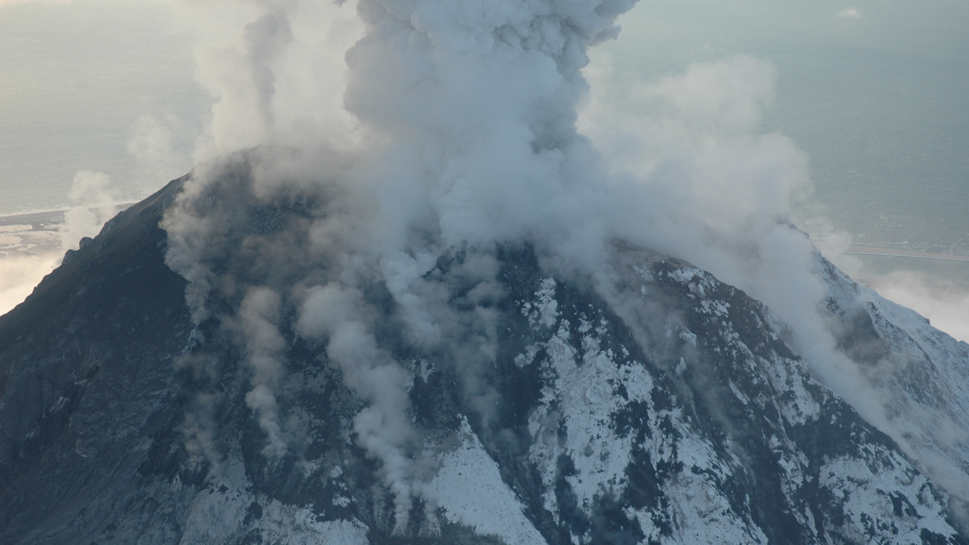 Обои хребет, стратовулкан, вулкан, лава, щитовой вулкан в разрешении 1920x1080