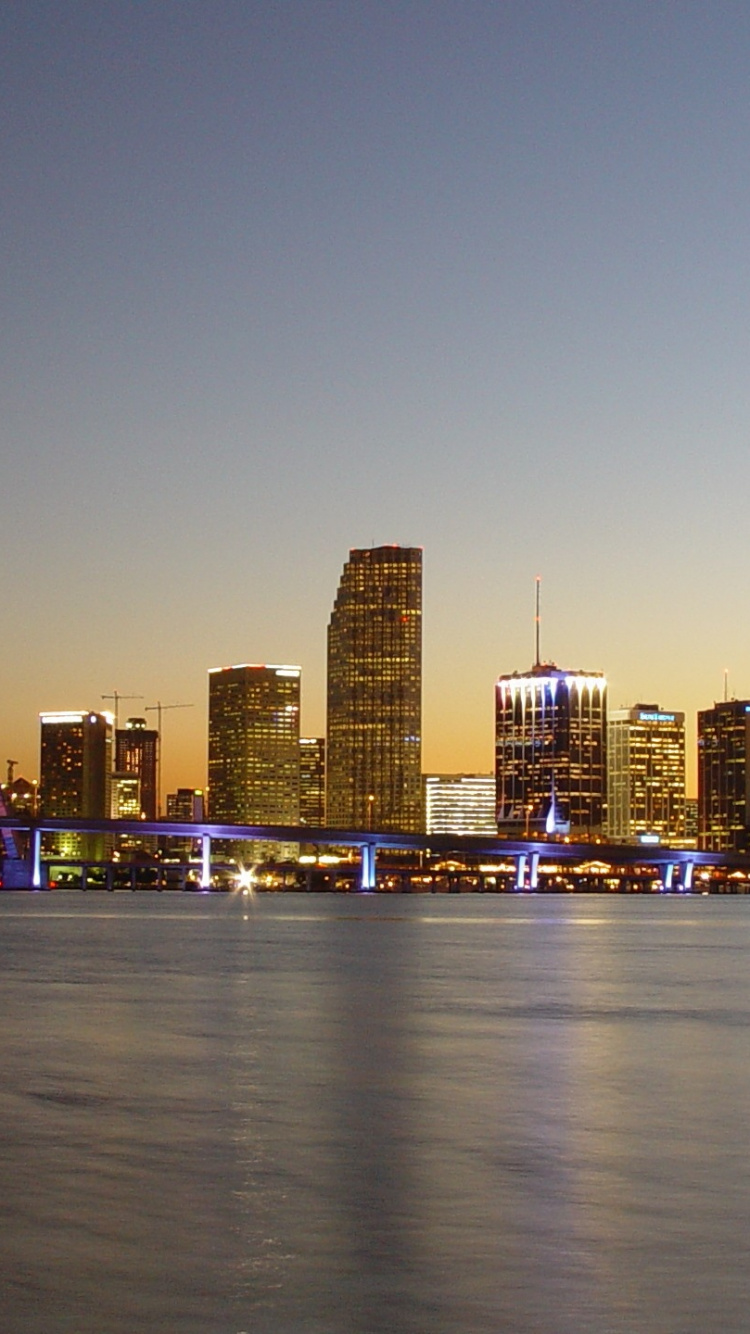 Обои городской пейзаж, городской район, небоскреб, МайамиБич, вид на достопримечательность в разрешении 750x1334