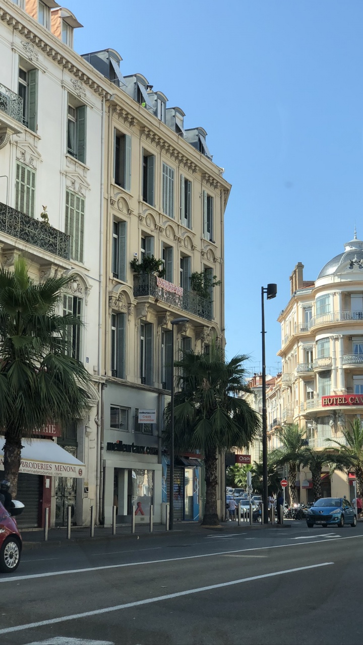 Обои улица, окно, соседство, дорога, городок в разрешении 720x1280