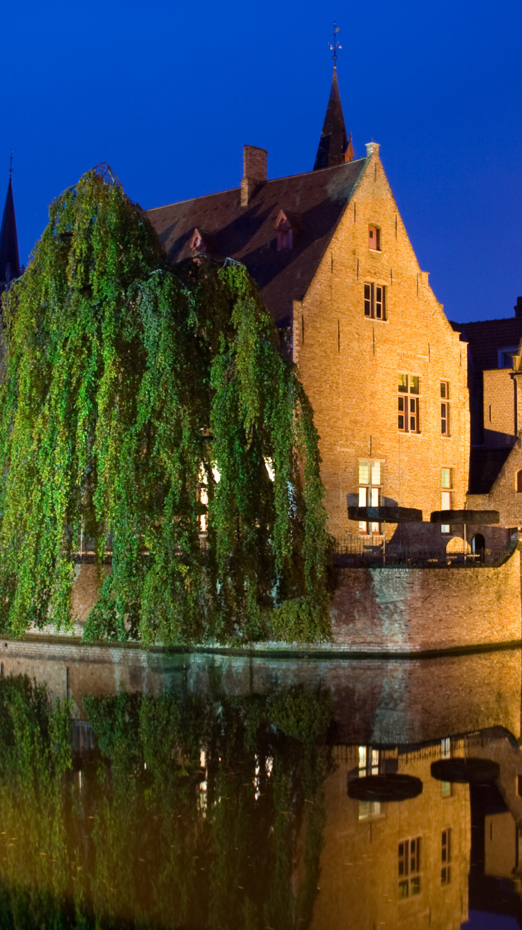 Обои туризм, отражение, водный путь, ориентир, городок в разрешении 750x1334