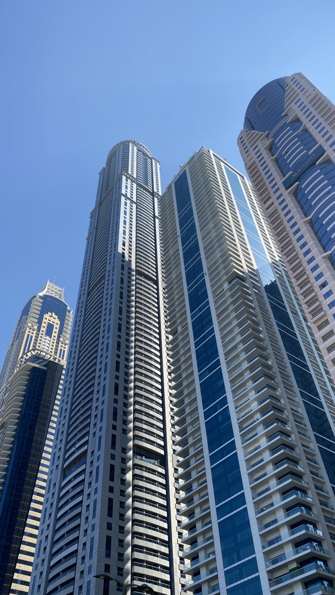 Обои Дубай, синий, башня, дневное время, архитектура в разрешении 1080x1920