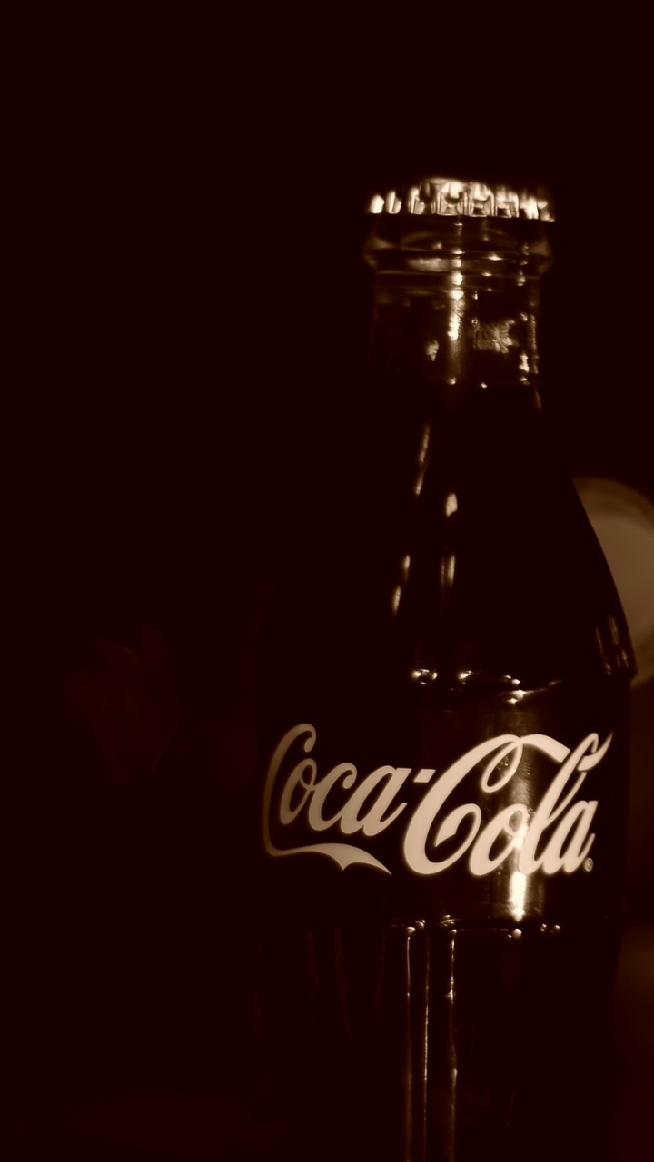 Обои бутылка, напиток, газированные безалкогольные напитки, стеклянная бутылка, ночь в разрешении 720x1280