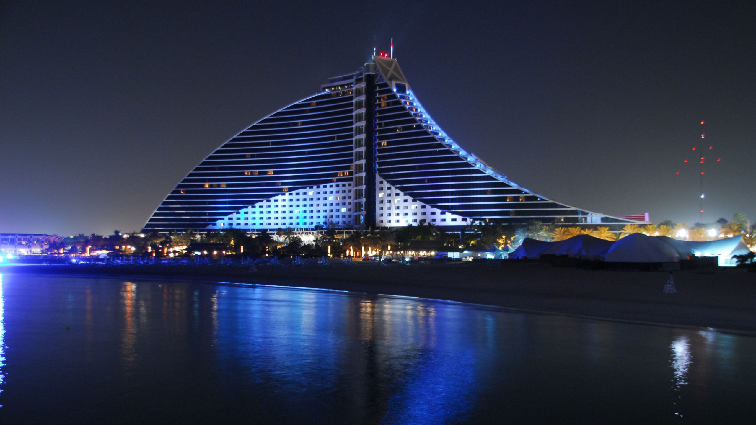 Обои Джумейра Бич отель, пляж Джумейра, Джумейра, ориентир, ночь в разрешении 2560x1440