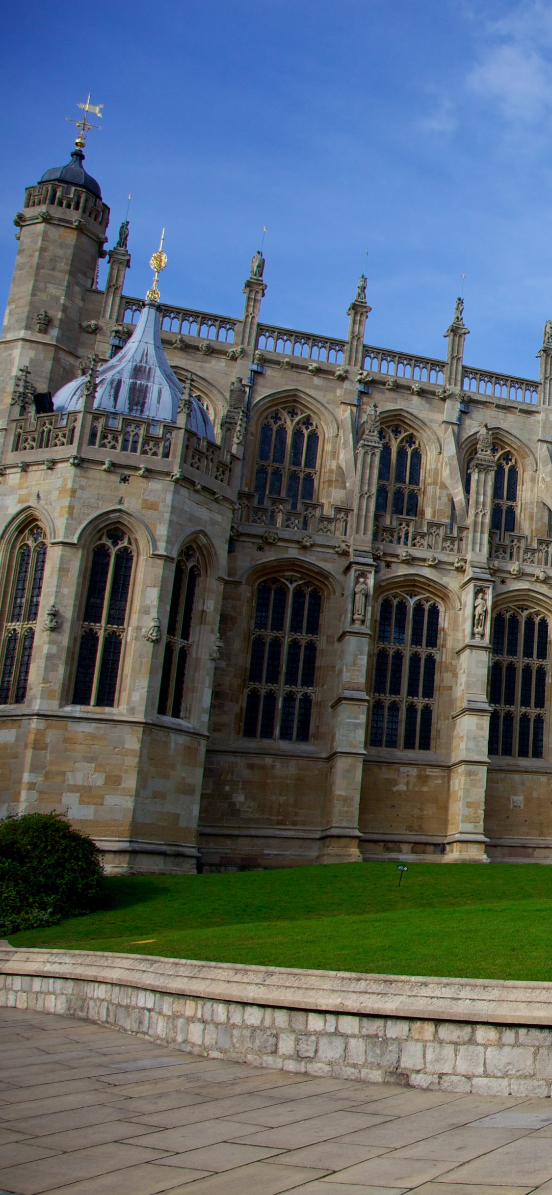 Обои Виндзорский замок, здание, ориентир, средневековая архитектура, имущество в разрешении 1125x2436