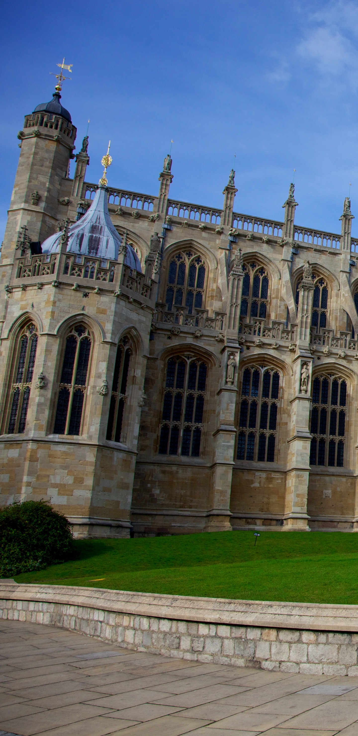 Обои Виндзорский замок, здание, ориентир, средневековая архитектура, имущество в разрешении 1440x2960