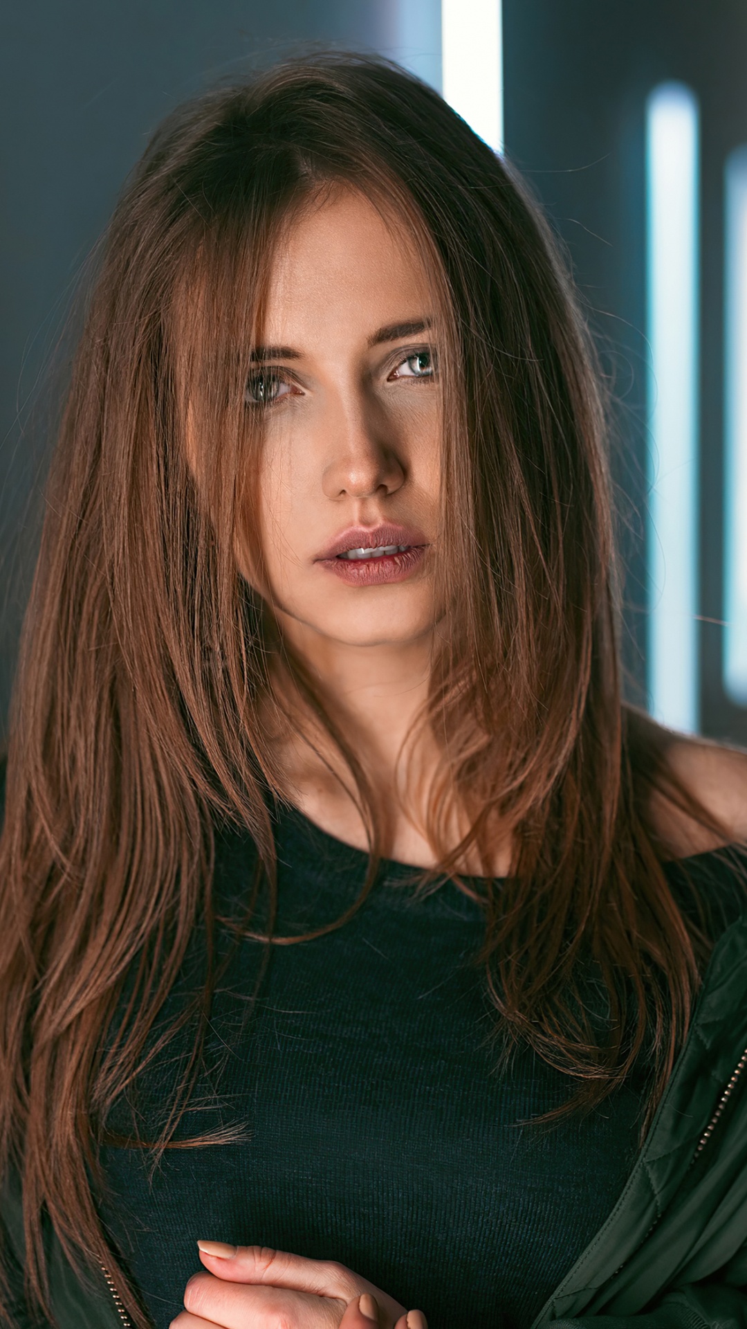 Обои красота, модель, портрет, каштановые волосы, губа в разрешении 1080x1920