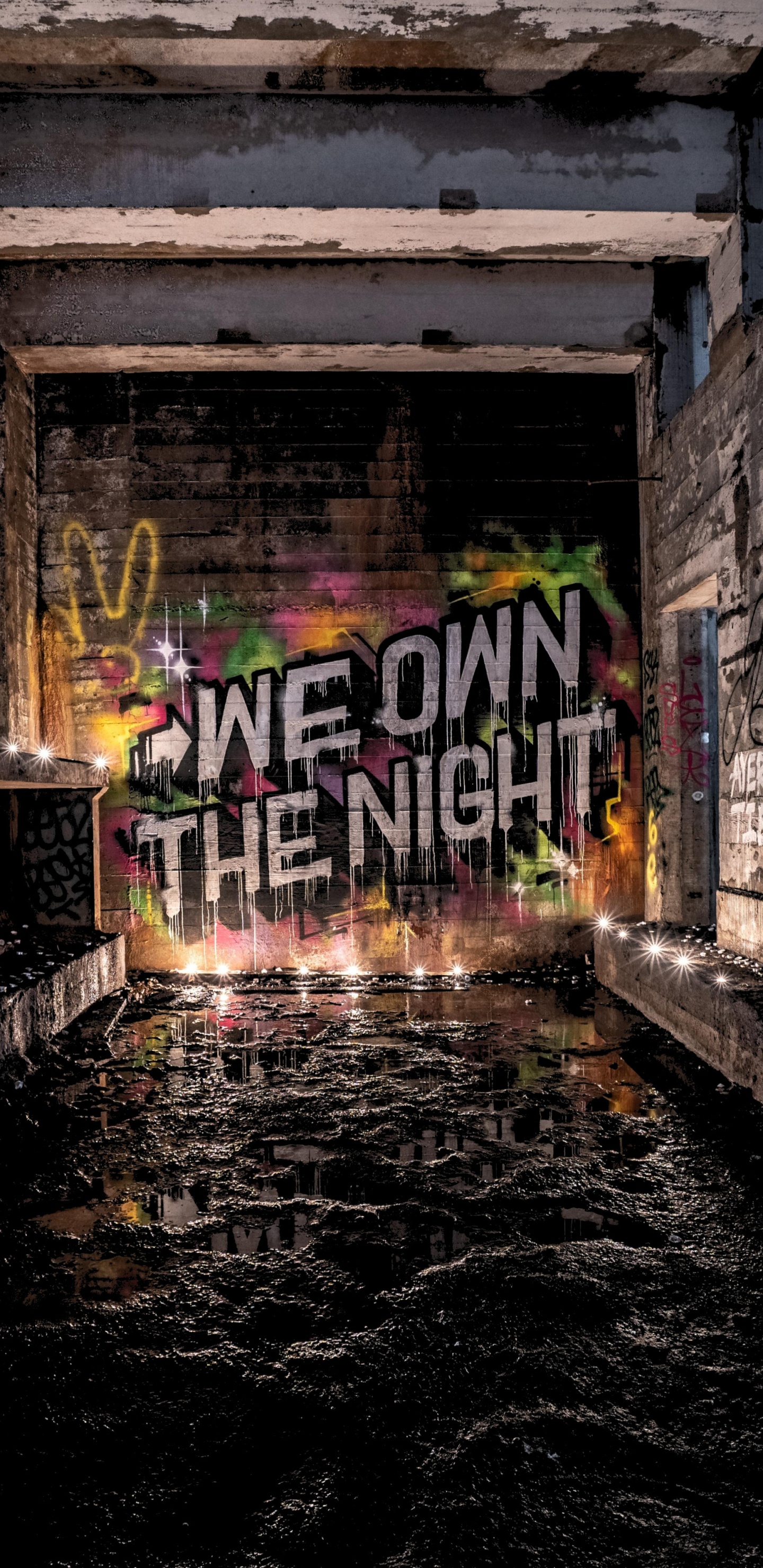 Обои граффити стена ночь, стена, граффити, ночь, арт в разрешении 1440x2960