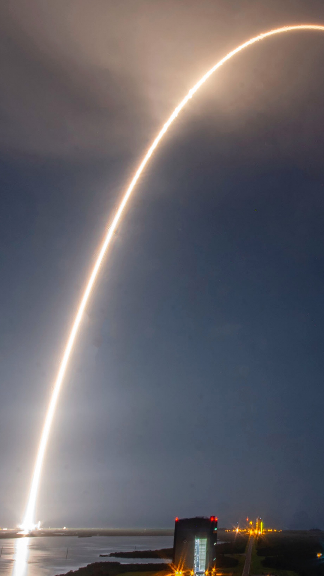 Обои SpaceX, космический экипаж-1, низкая земная орбита, экипаж дракона демо-2, Международная космическая станция в разрешении 1080x1920