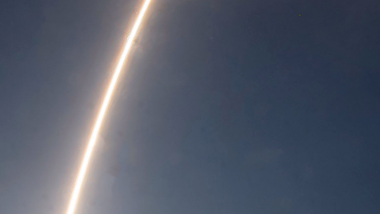 Обои SpaceX, космический экипаж-1, низкая земная орбита, экипаж дракона демо-2, Международная космическая станция в разрешении 1280x720