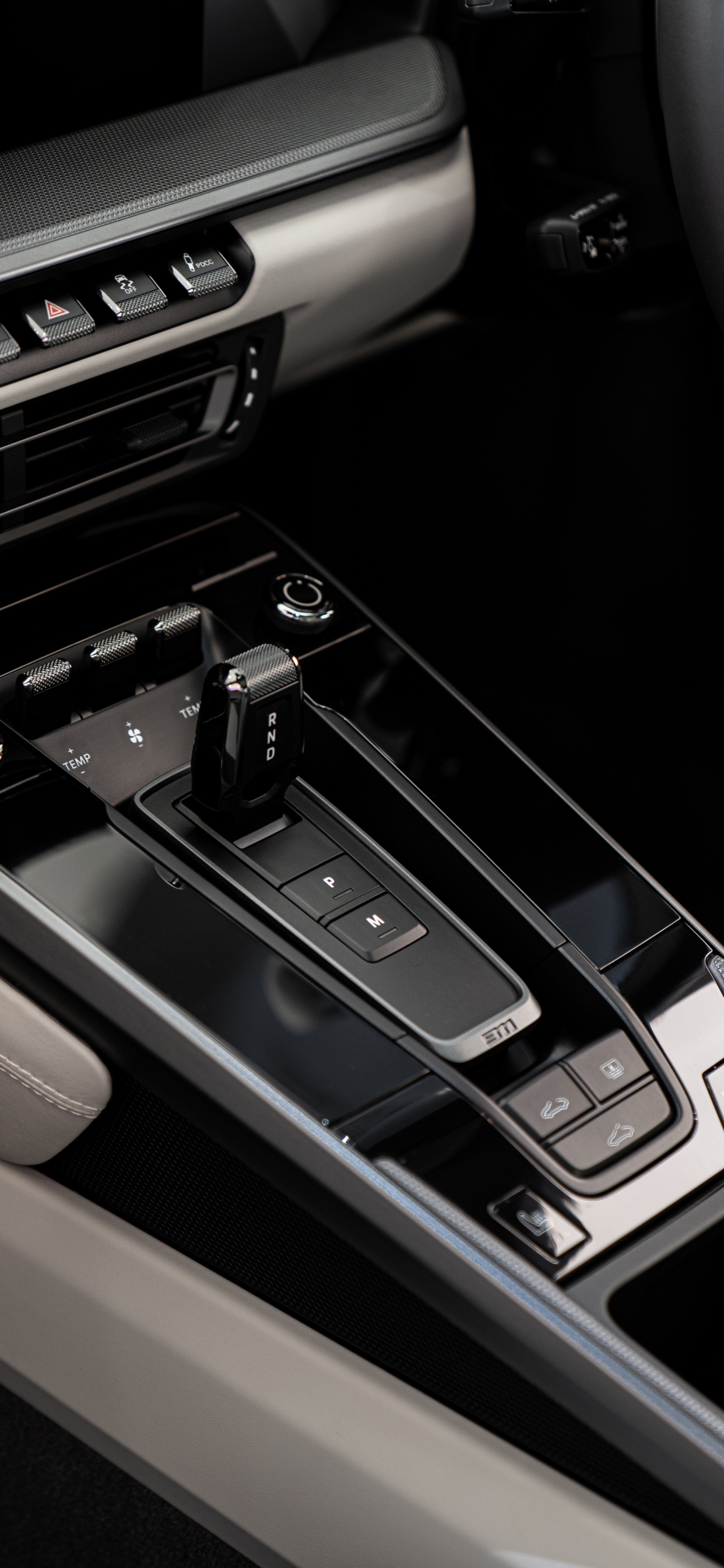 Обои audi, bmw, рулевое колесо, личный роскошный автомобиль, рычаг в разрешении 1242x2688