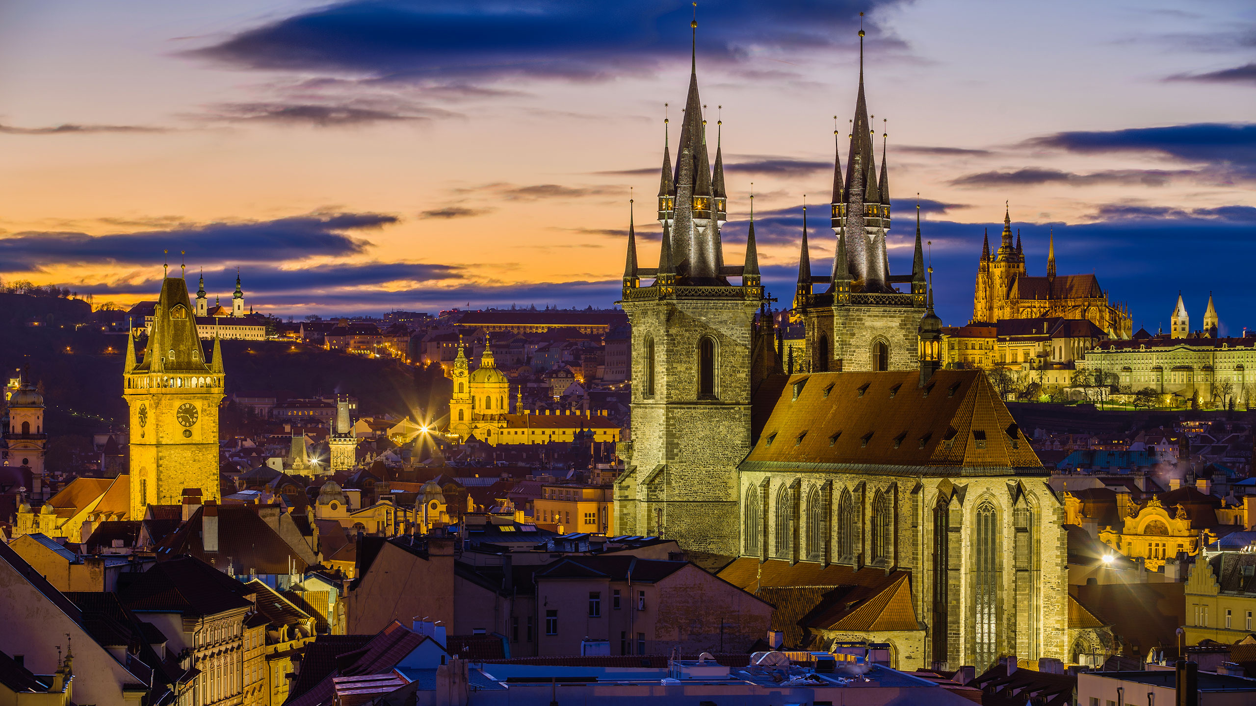 Обои ориентир, город, городской пейзаж, городской район, метрополия в разрешении 2560x1440