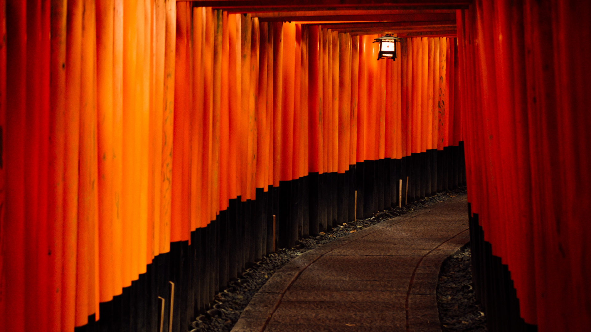 Обои красный цвет, свет, занавес, ткань, обогреватель в разрешении 1920x1080