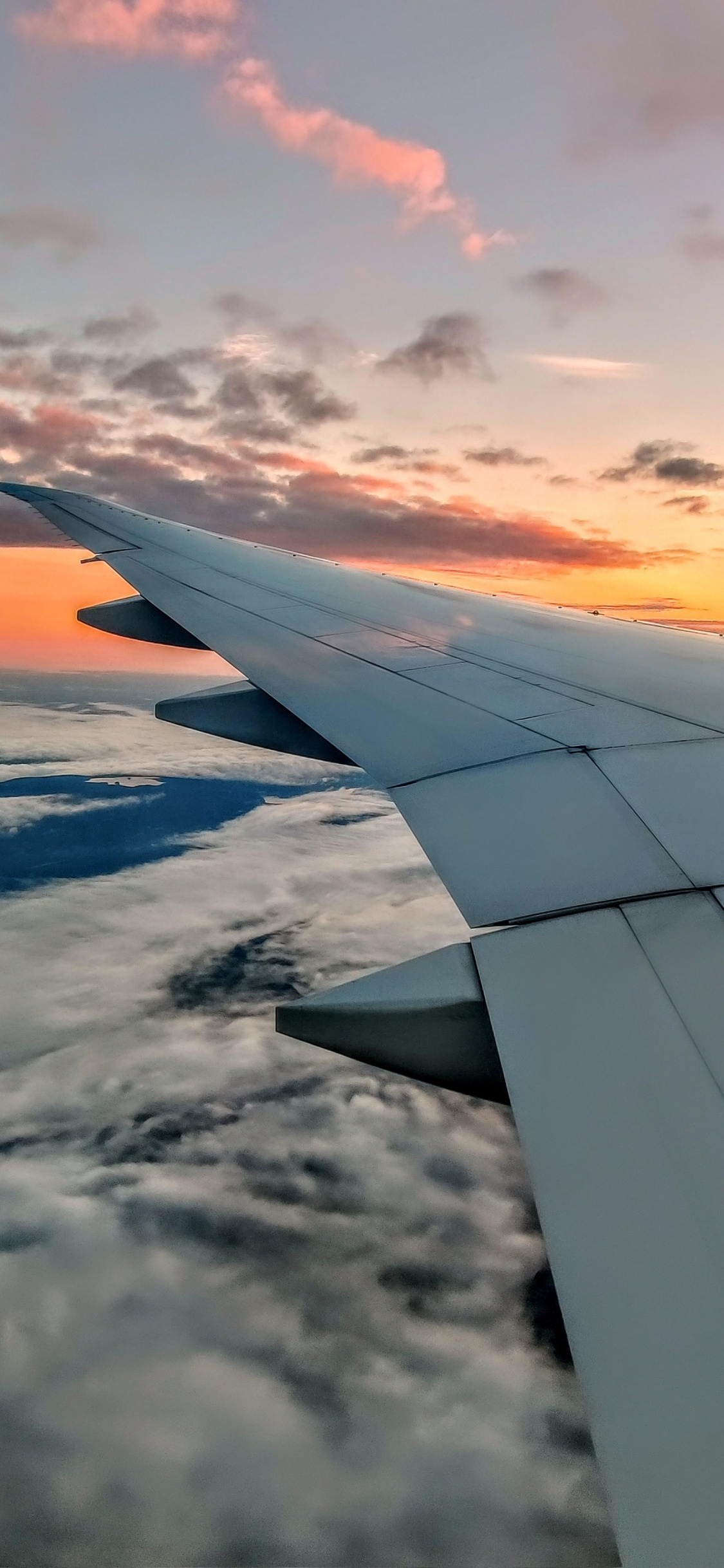 Обои просыпайся в небе, облако, атмосфера, солнечный свет, авиация в разрешении 1125x2436