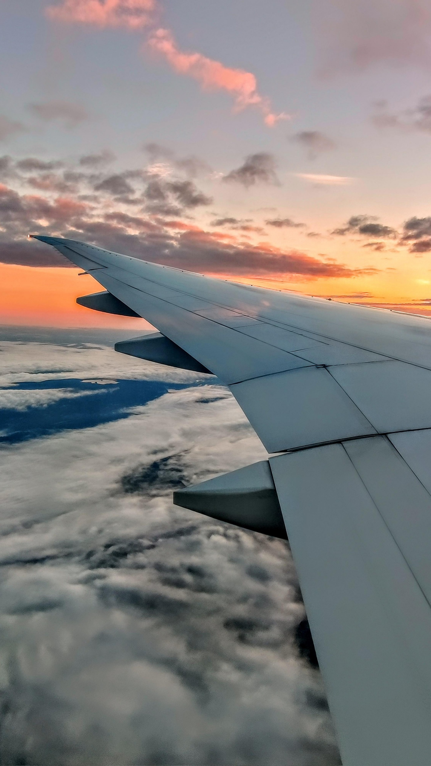 Обои просыпайся в небе, облако, атмосфера, солнечный свет, авиация в разрешении 1440x2560