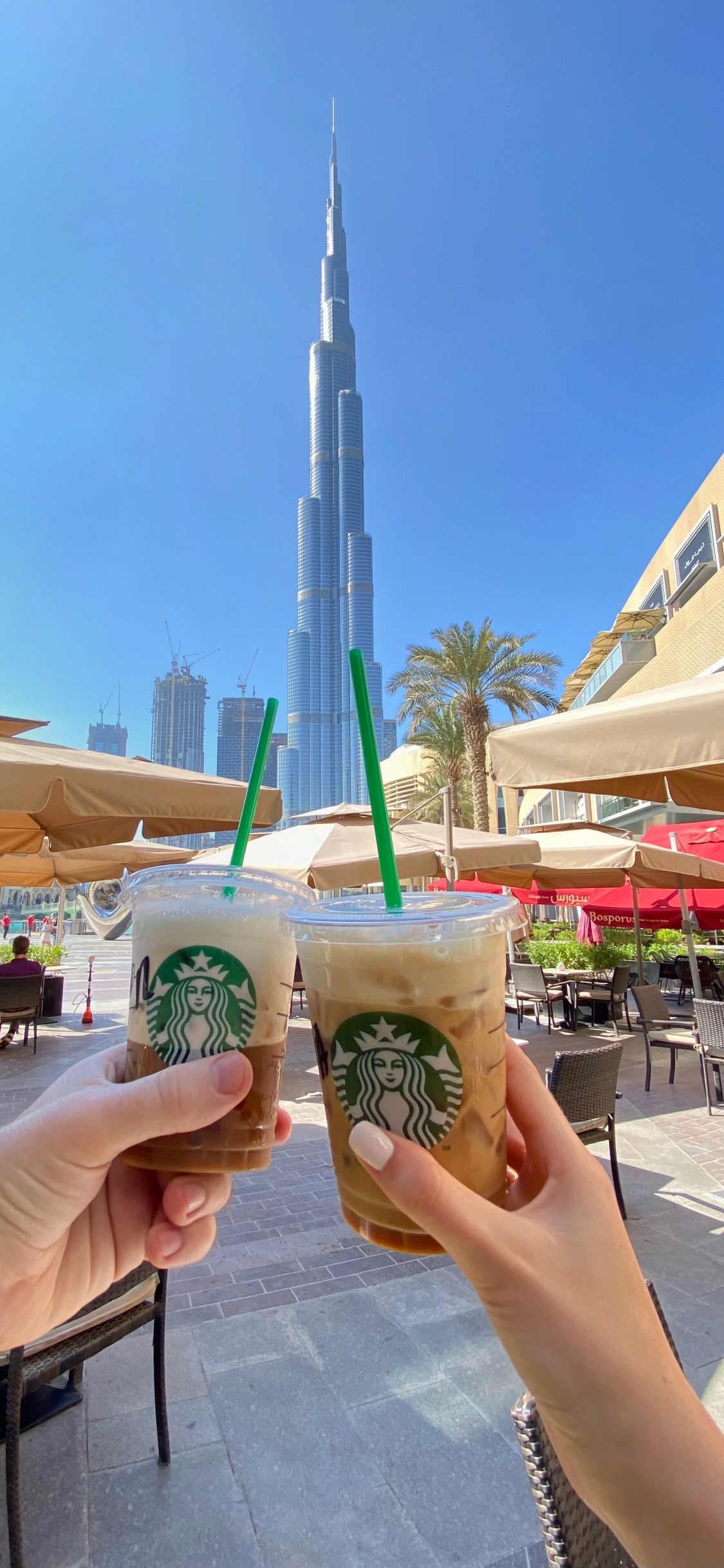 Обои Дубай, аэрокосмическая техника, уличная мебель, вышка, шпиль в разрешении 1125x2436