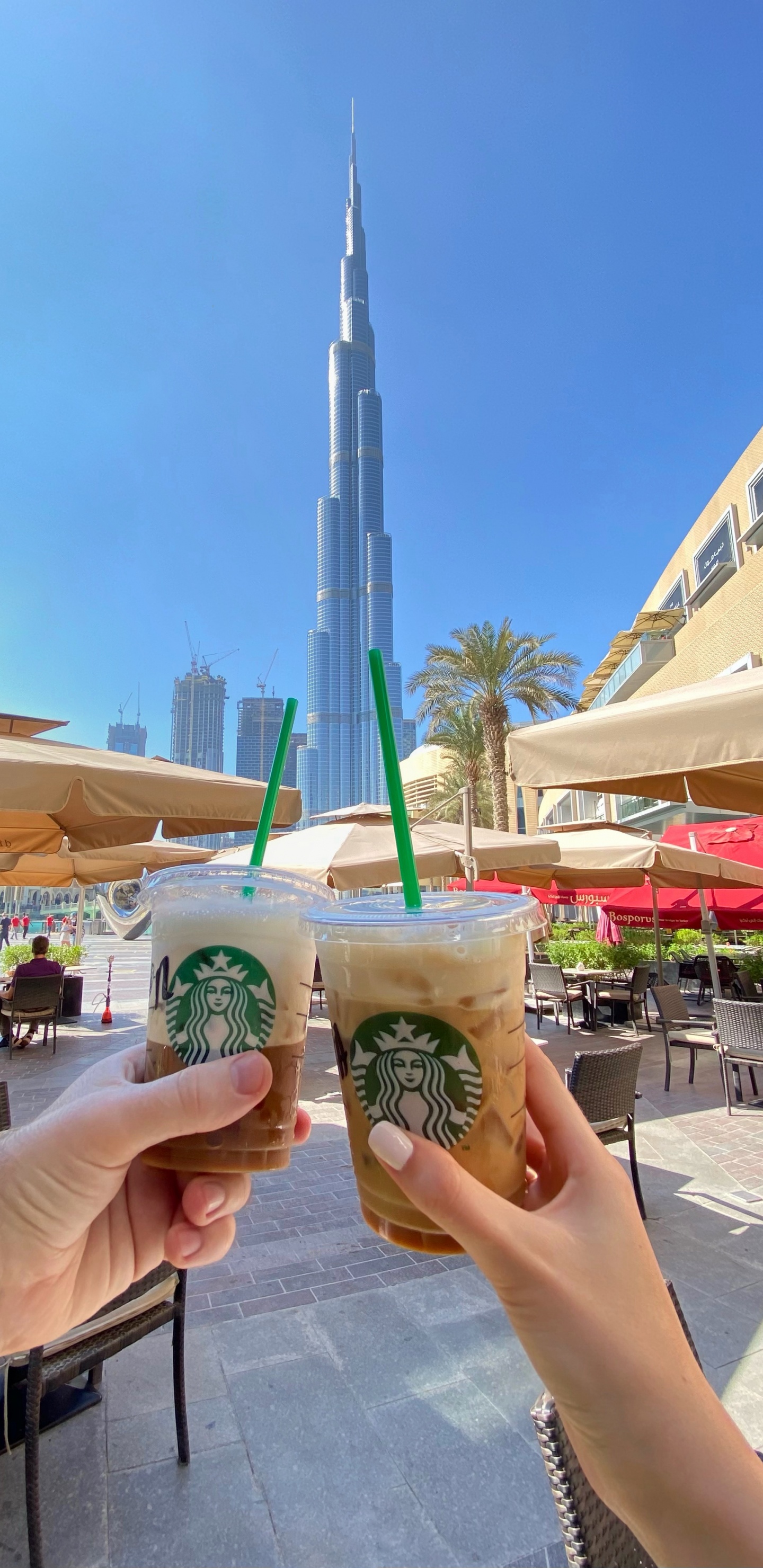 Обои Дубай, аэрокосмическая техника, уличная мебель, вышка, шпиль в разрешении 1440x2960