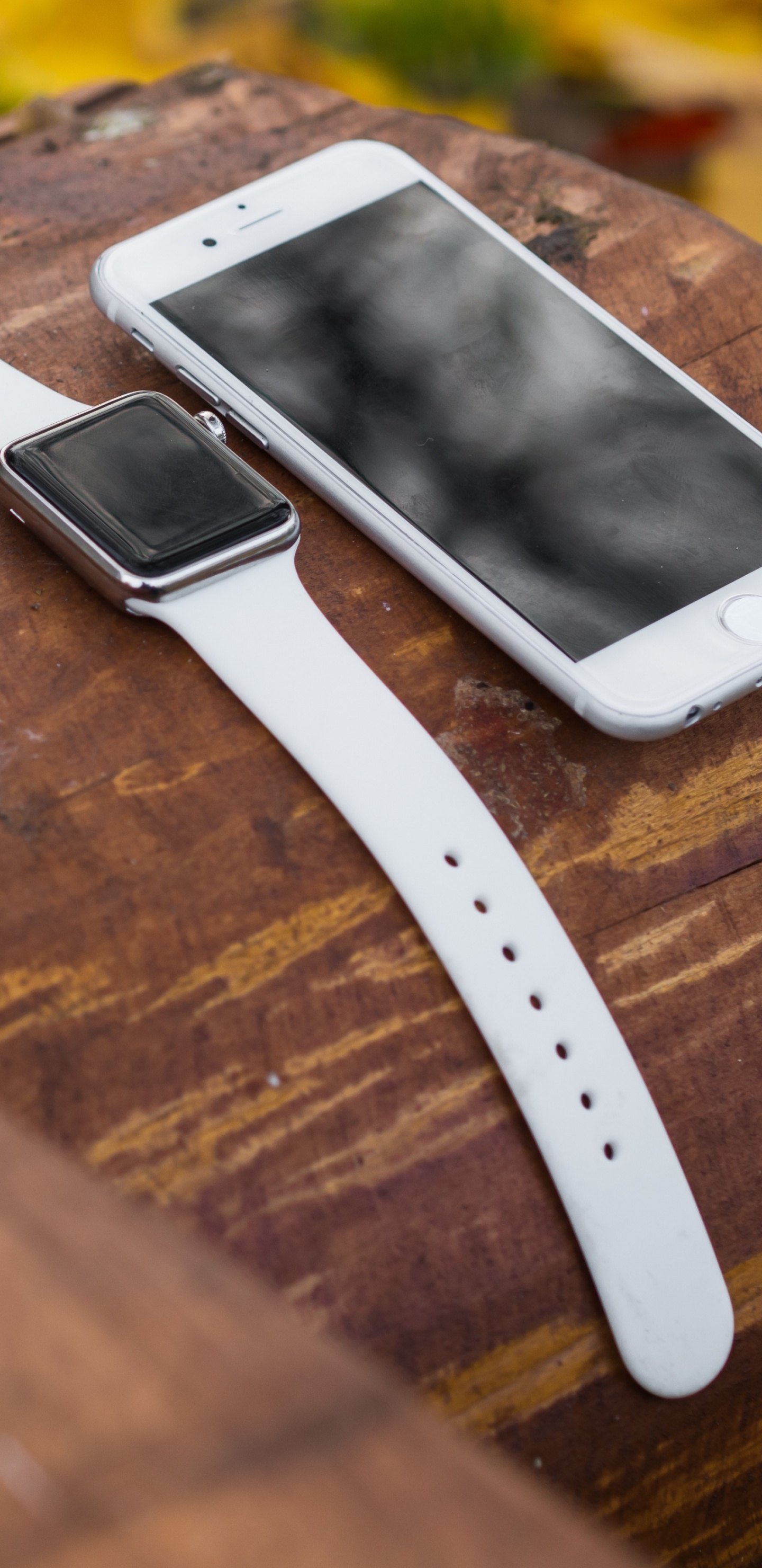 Обои Apple Watch, умные часы, apple, древесина, модный аксессуар в разрешении 1440x2960