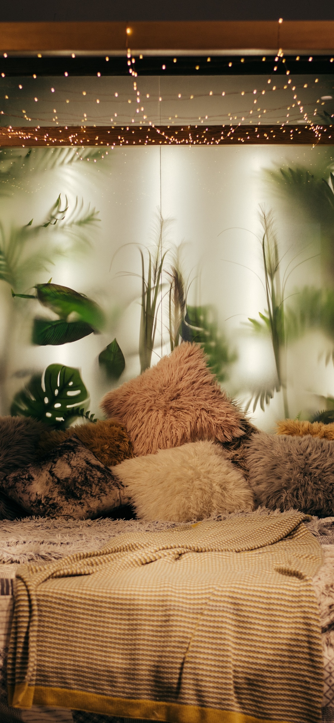 Обои романтическая уютная спальня, спальня, комната, освещение, кровать в разрешении 1125x2436