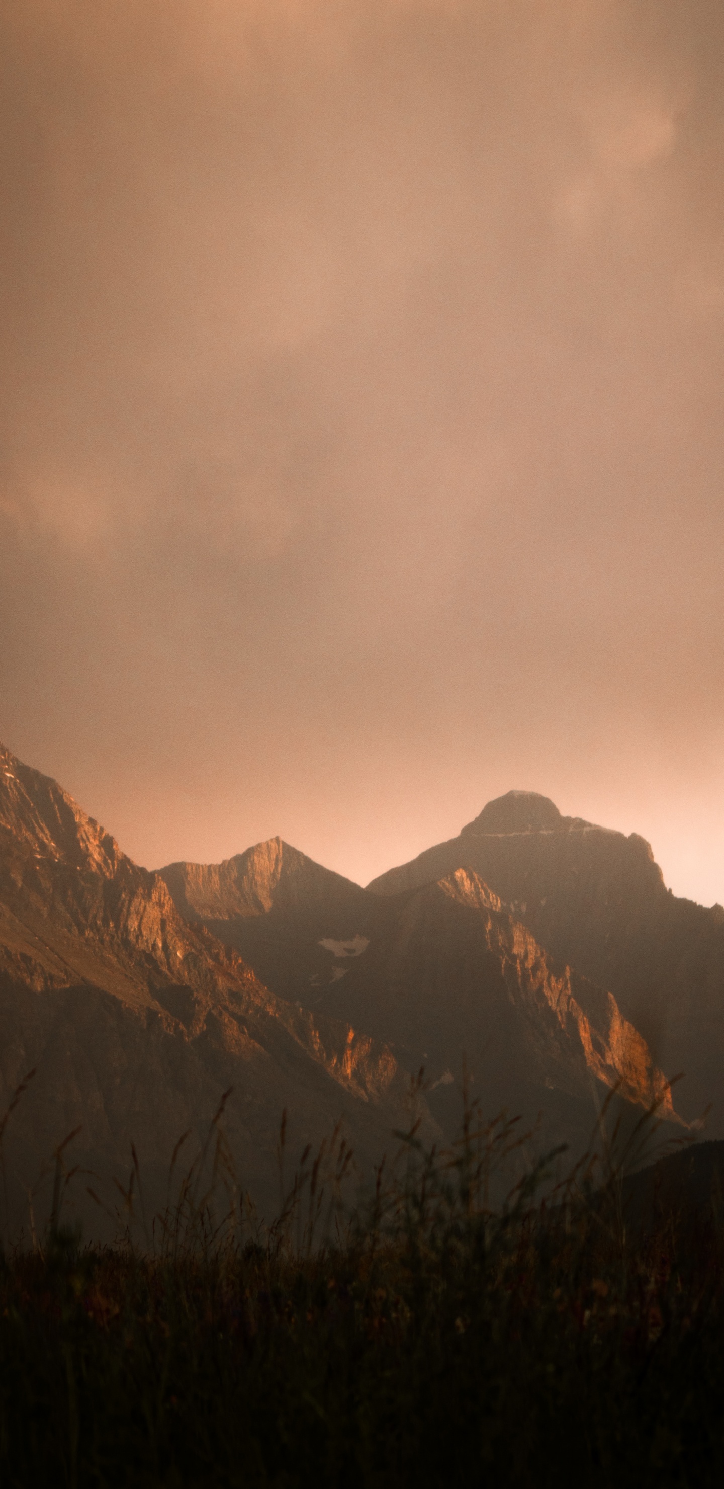 Обои горный хребет, гора, нагорье, горный рельеф, природа в разрешении 1440x2960