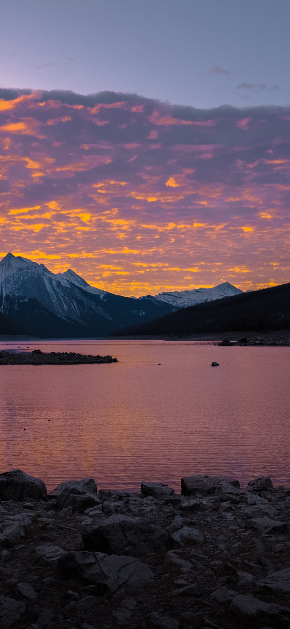 Обои водоем, природа, гора, нагорье, озеро в разрешении 1125x2436