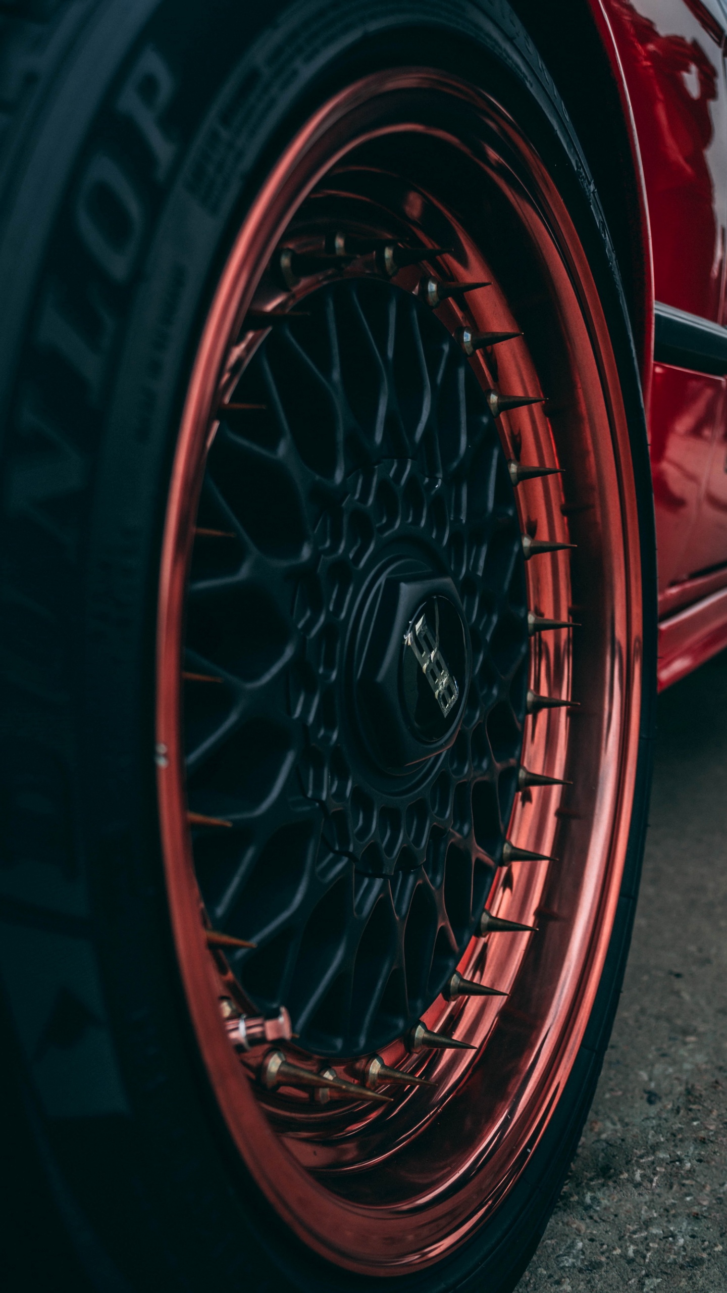 Обои спица, легковые автомобили, шина, обод, колесо в разрешении 1440x2560