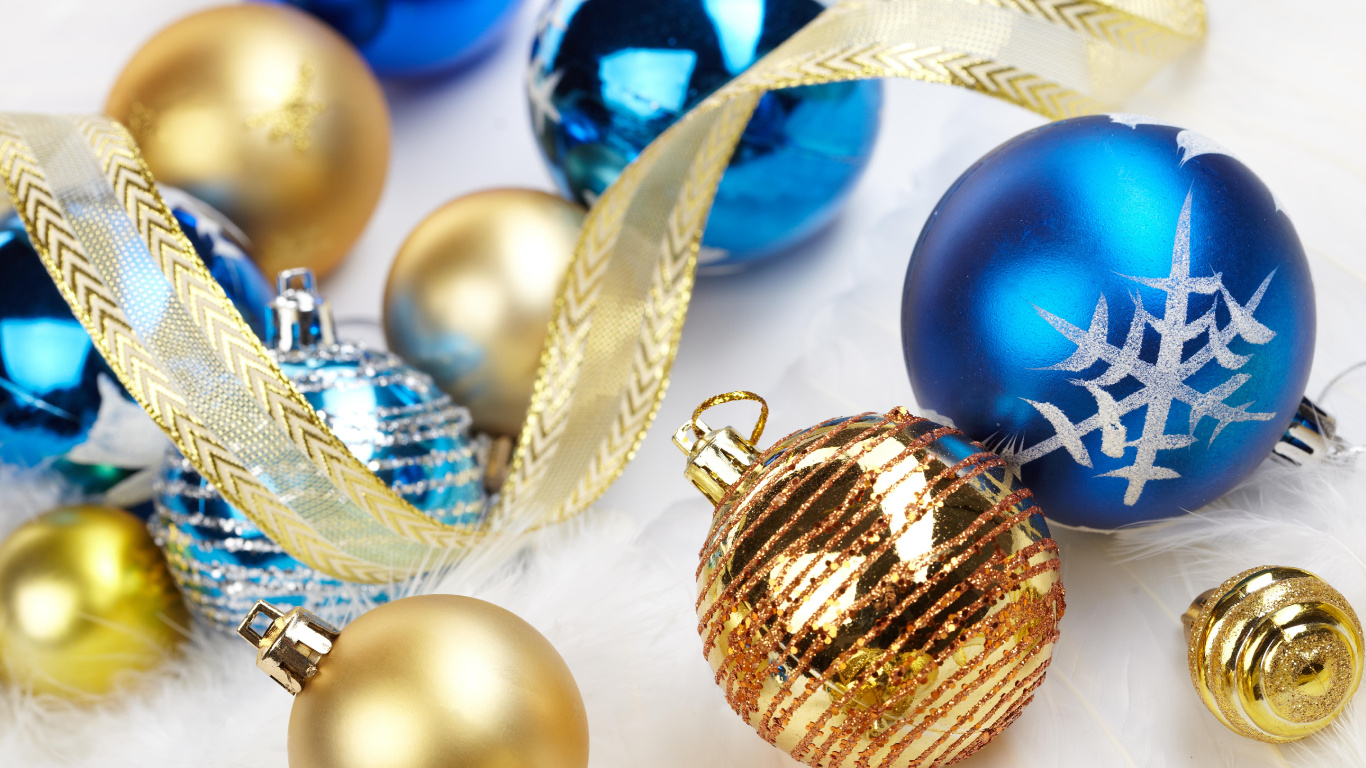 Обои Рождественский день, рождественский орнамент, елка, Рождественские украшения, декор в разрешении 1366x768