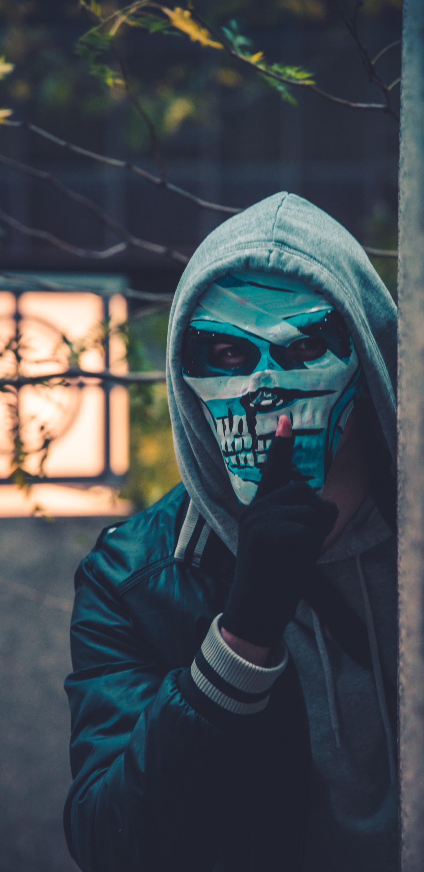 Обои костюм, лицо, голова, прохлада, головной убор в разрешении 1440x2960