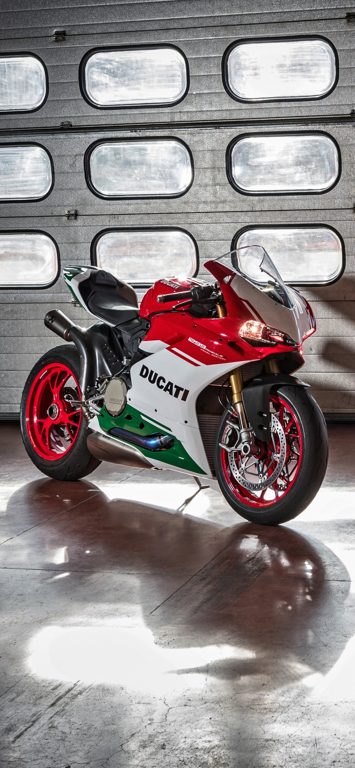 Обои дукати 1299, ducati, мотоцикл, чемпионат мира по супербайку, V-образный двигатель в разрешении 1242x2688