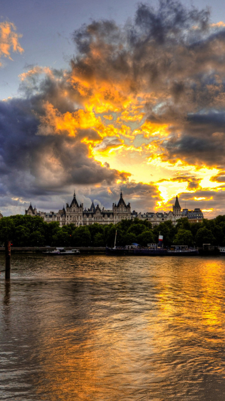 Обои отель Royal Конногвардейский, закат, облако, отражение, вода в разрешении 750x1334