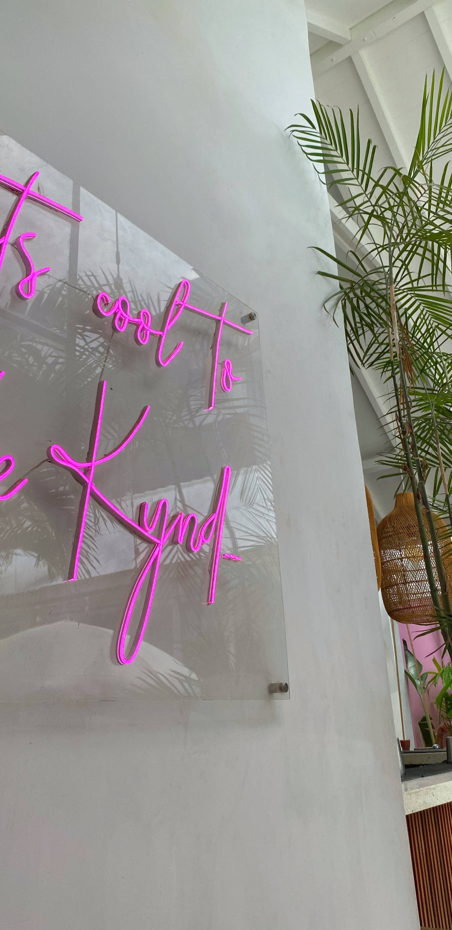 Обои стена, дизайн, пурпурный цвет, розовый, пурпур в разрешении 1440x2960