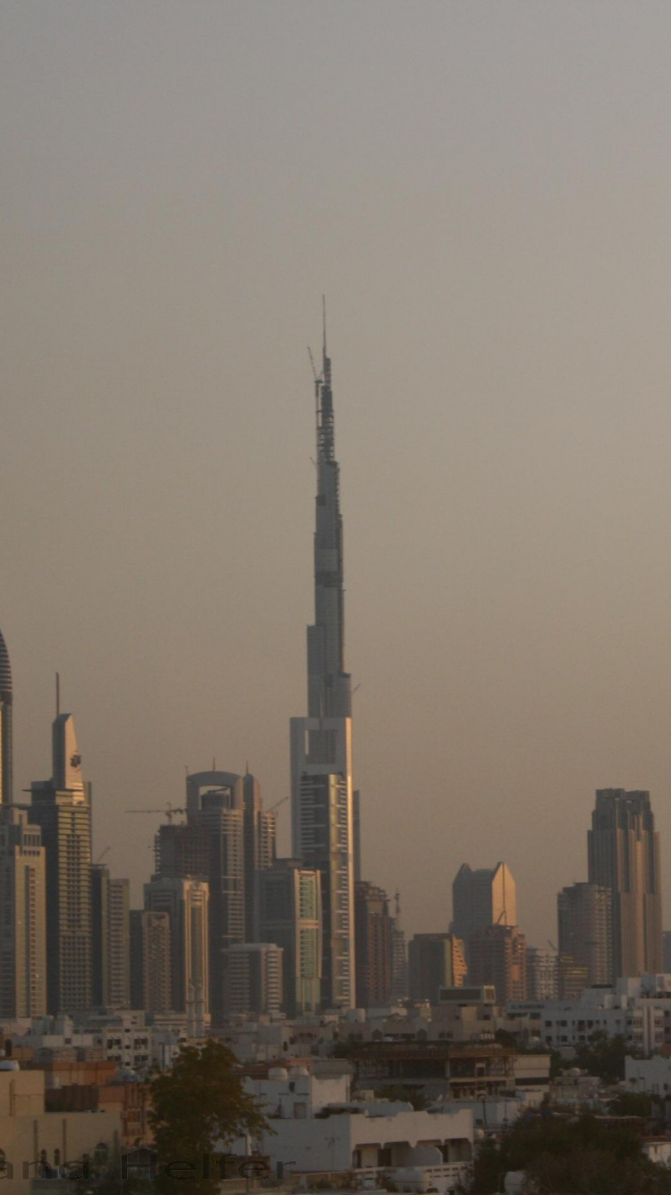 Обои линия горизонта, небоскреб, вышка, горизонт, городской пейзаж в разрешении 750x1334