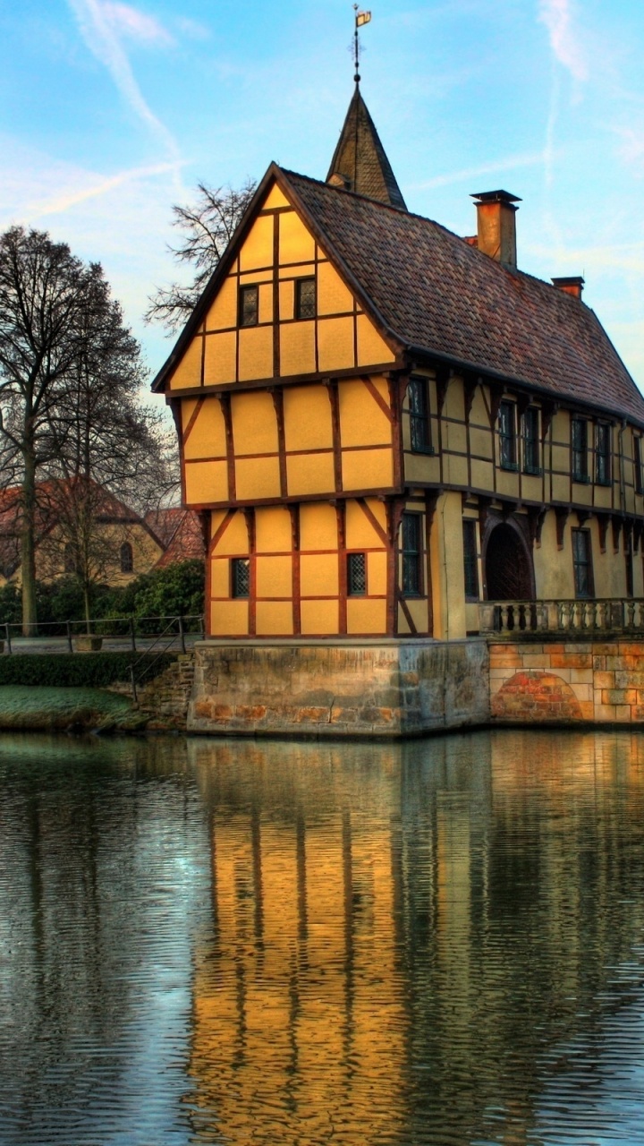 Обои водный путь, отражение, вода, ориентир, водный замок в разрешении 720x1280